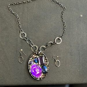 Beautiful necklace and earrings set!